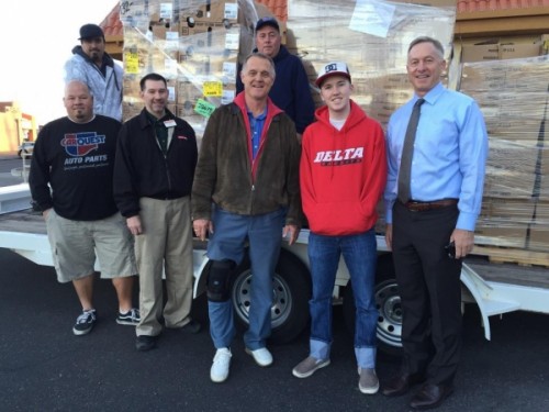 Mesa Arizona Auto Part Store Donates 800 Turkeys