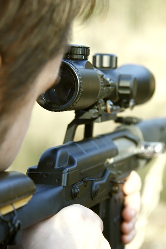 Best Gun Scope Publishes New Comparison Review of Tactical Sniper Scopes Released In 2016