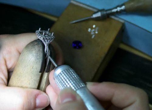 Uneek Jewelry Offers Tips For Changing An Engagement Ring