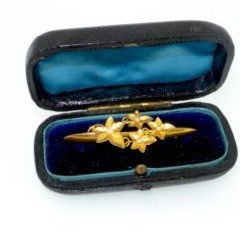 Expert Jeweller Speaks On The Resurgence Antique Brooches in Sapphires Emeralds
